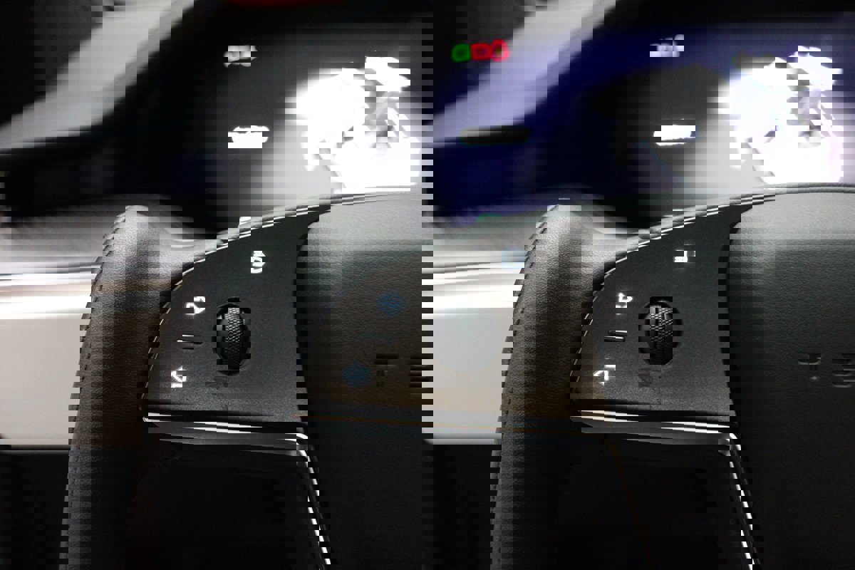 Used 2022 Tesla Model X Plaid image 38