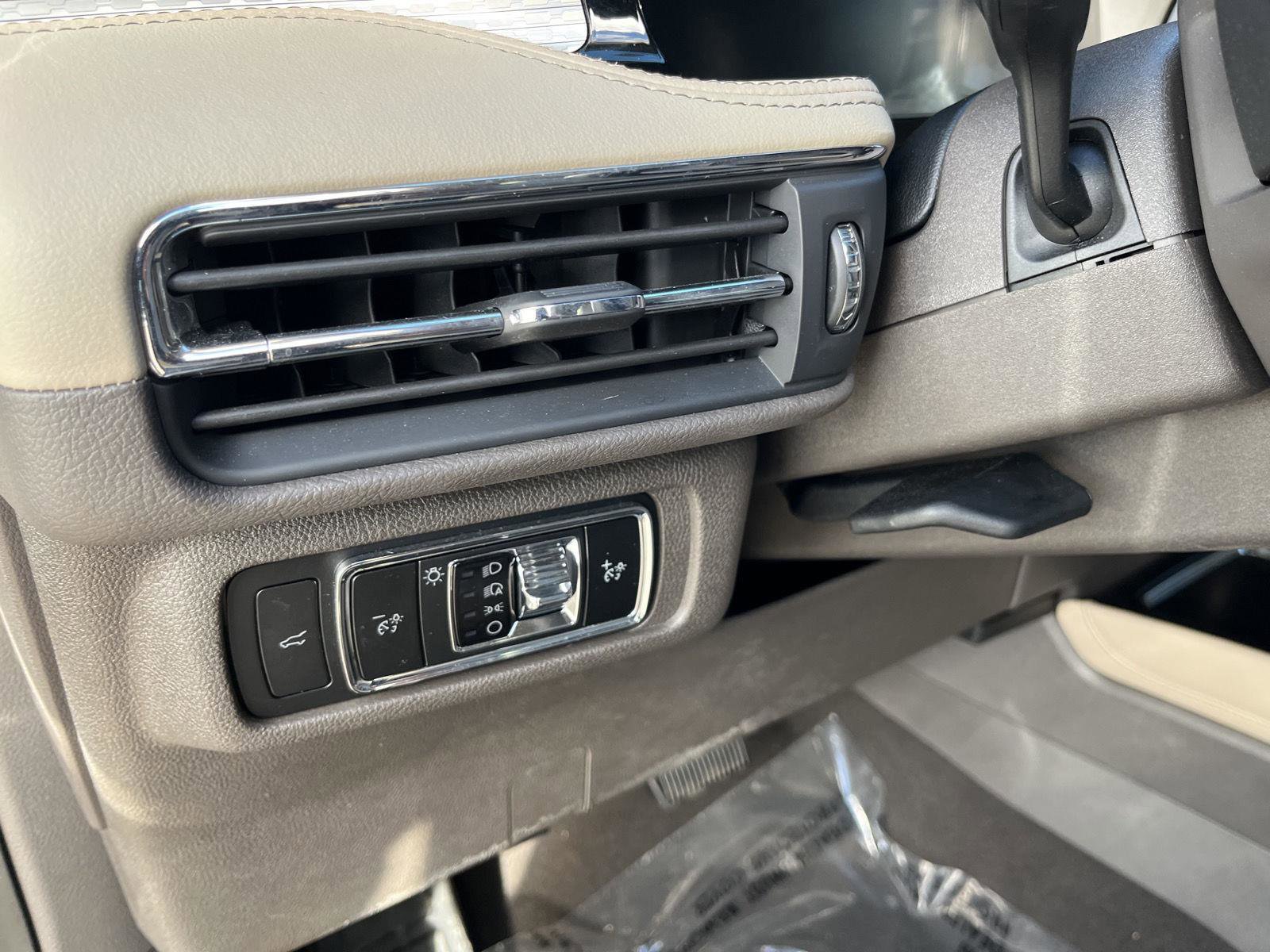 Used 2024 Lincoln Corsair FWD image 15