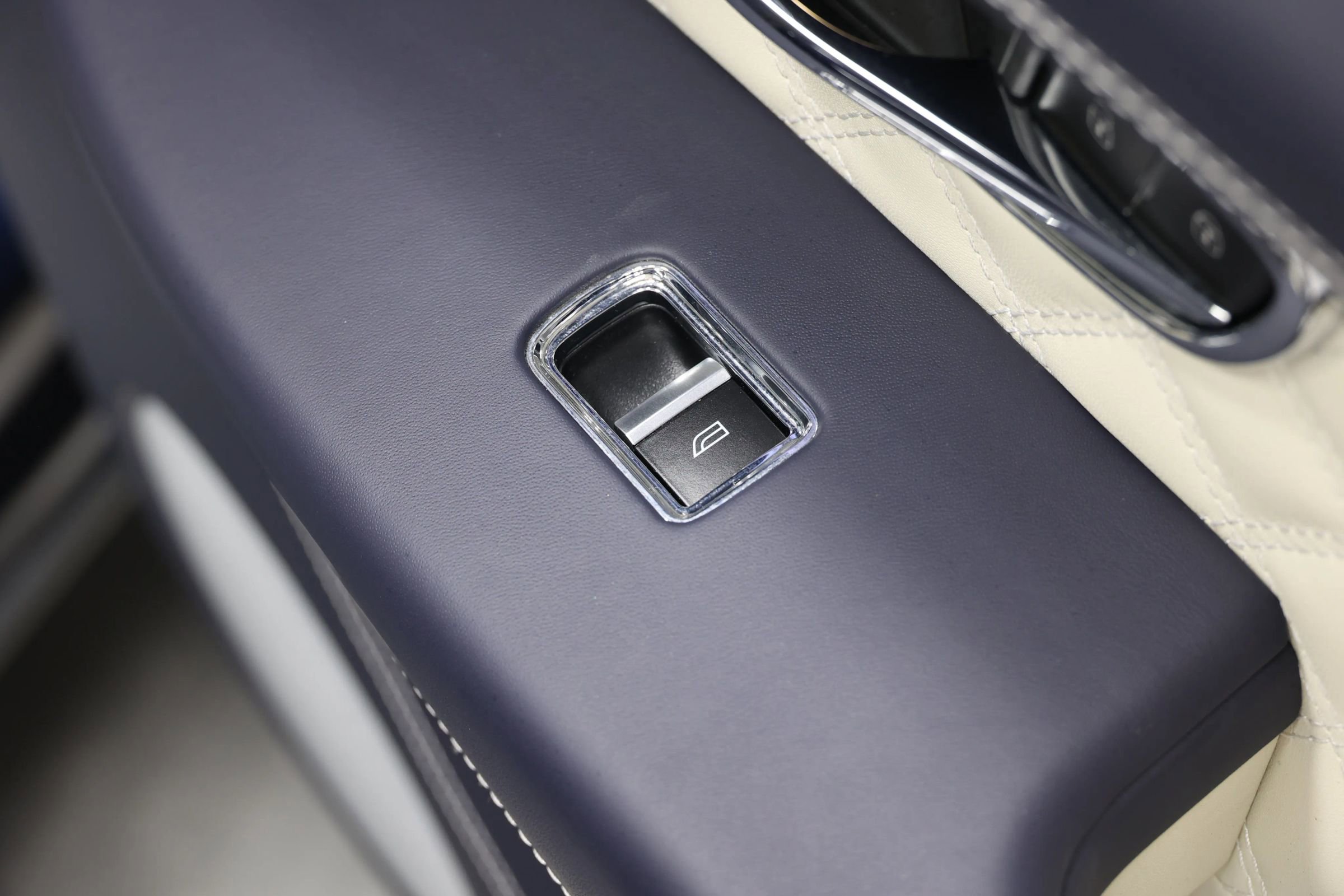 Used 2022 Bentley Bentayga image 95