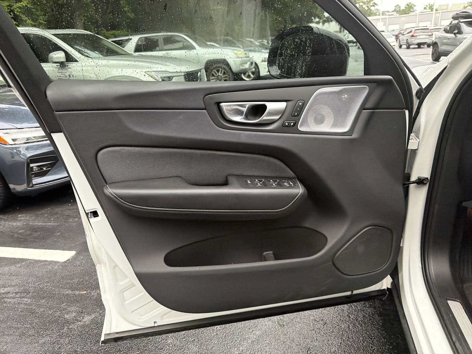 Used 2023 Volvo XC60 B5 Ultimate w/ Climate Package FWD image 24