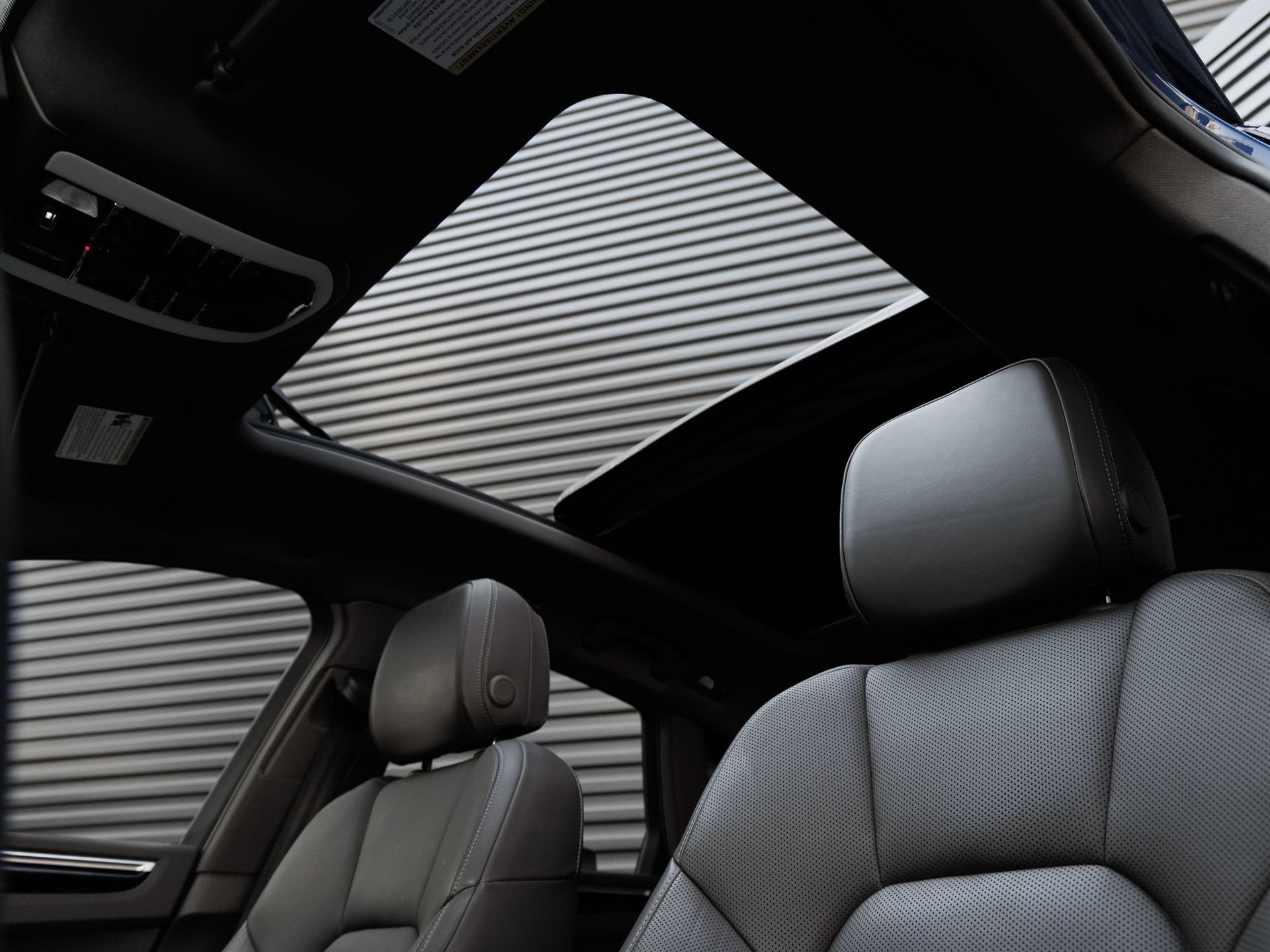 Certified 2022 Porsche Macan AWD/4WD image 14