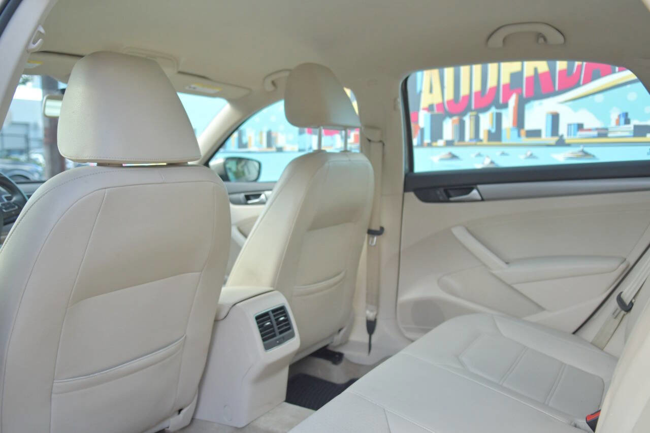 Used 2015 Volkswagen Passat TDI SE image 16