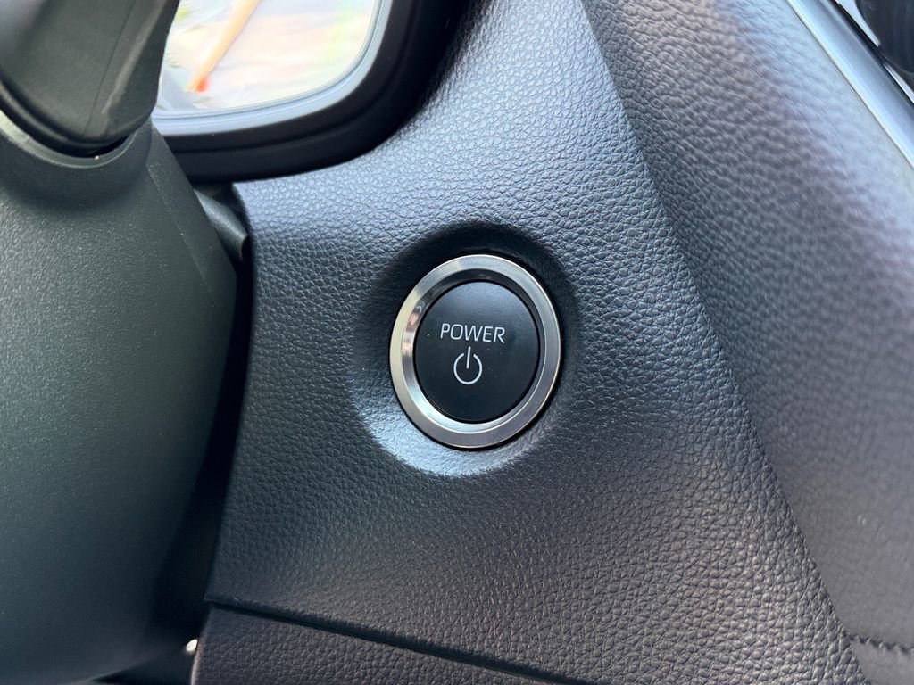 Used 2024 Toyota Corolla SE w/ Convenience Package FWD image 17