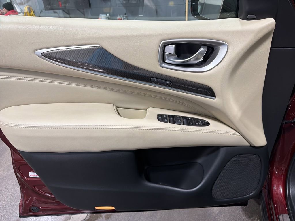 Used 2019 INFINITI QX60 Luxe w/ Essential Package image 12