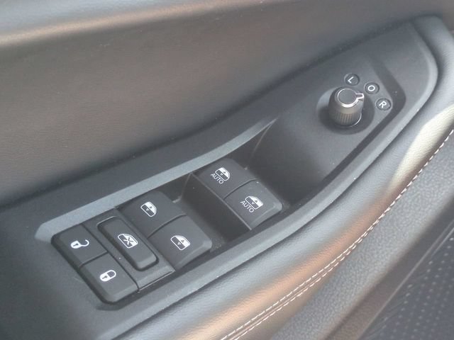 Used 2025 Jeep Grand Cherokee Limited AWD/4WD image 23