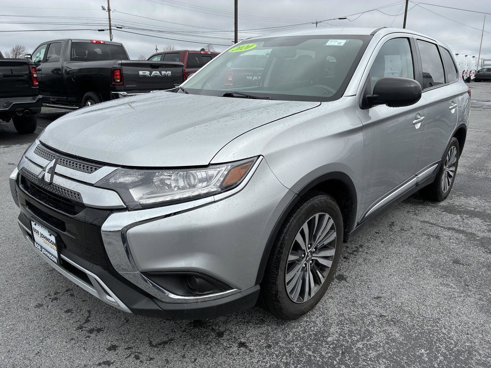 Used 2020 Mitsubishi Outlander SE image 3