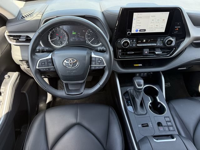 Used 2023 Toyota Highlander XLE FWD image 13