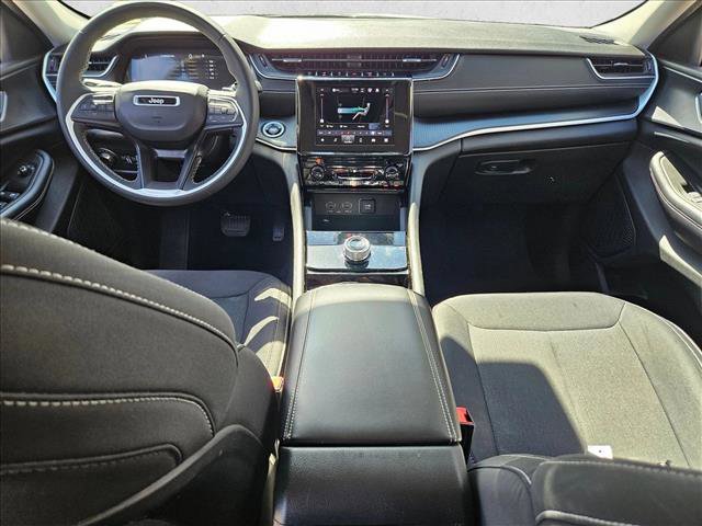 Used 2023 Jeep Grand Cherokee Laredo image 16