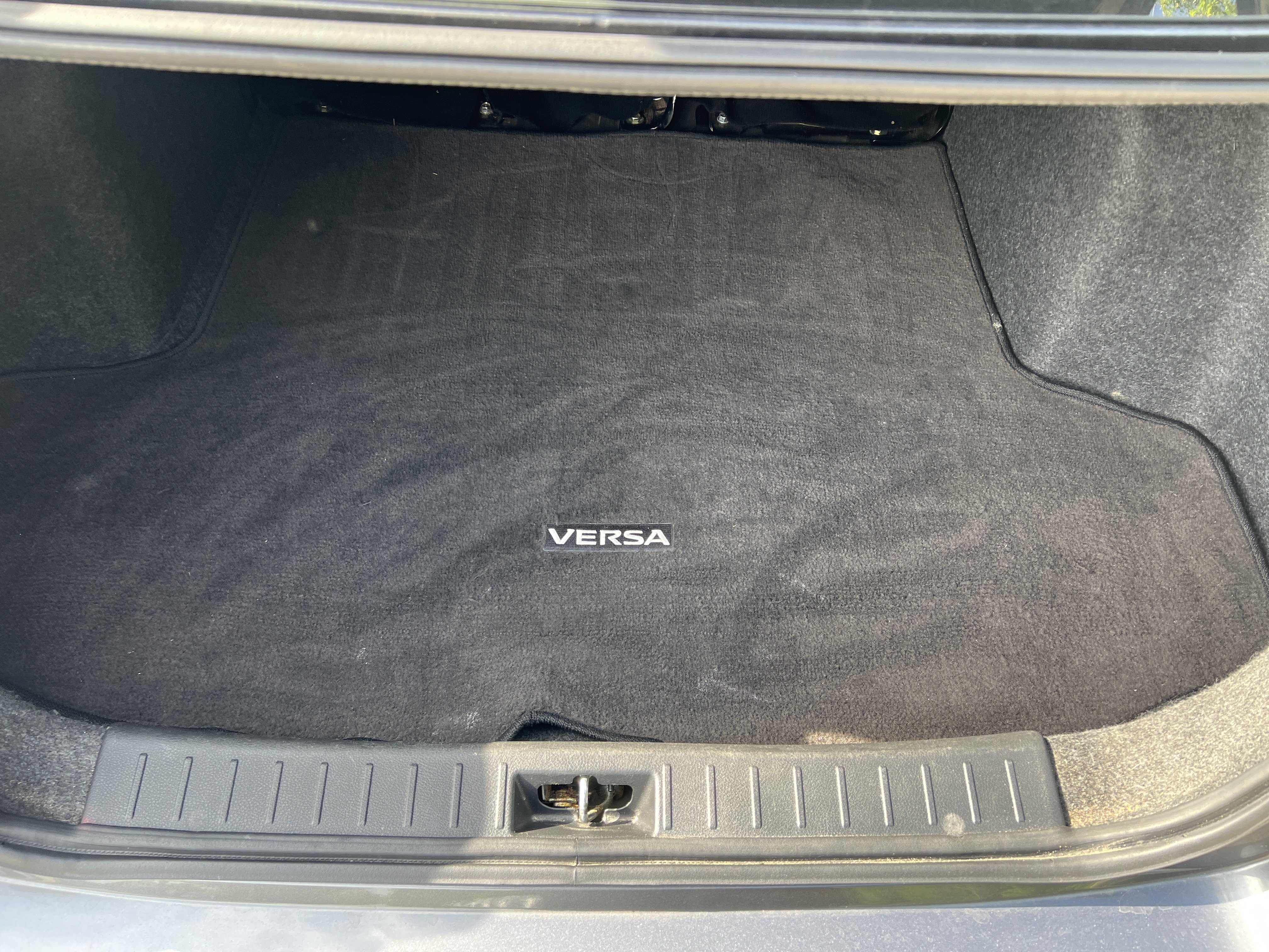 Used 2023 Nissan Versa SV FWD image 29