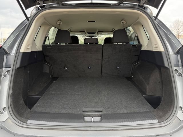 Used 2023 Nissan Rogue SV image 29