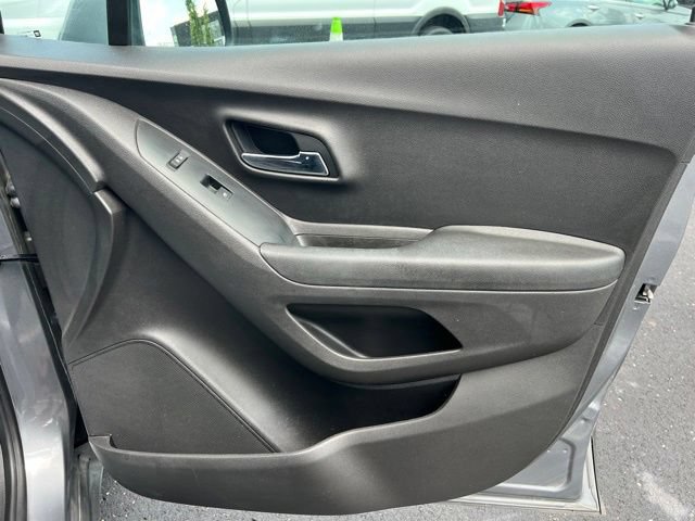 Used 2020 Chevrolet Trax LT w/ Driver Confidence Package FWD image 26