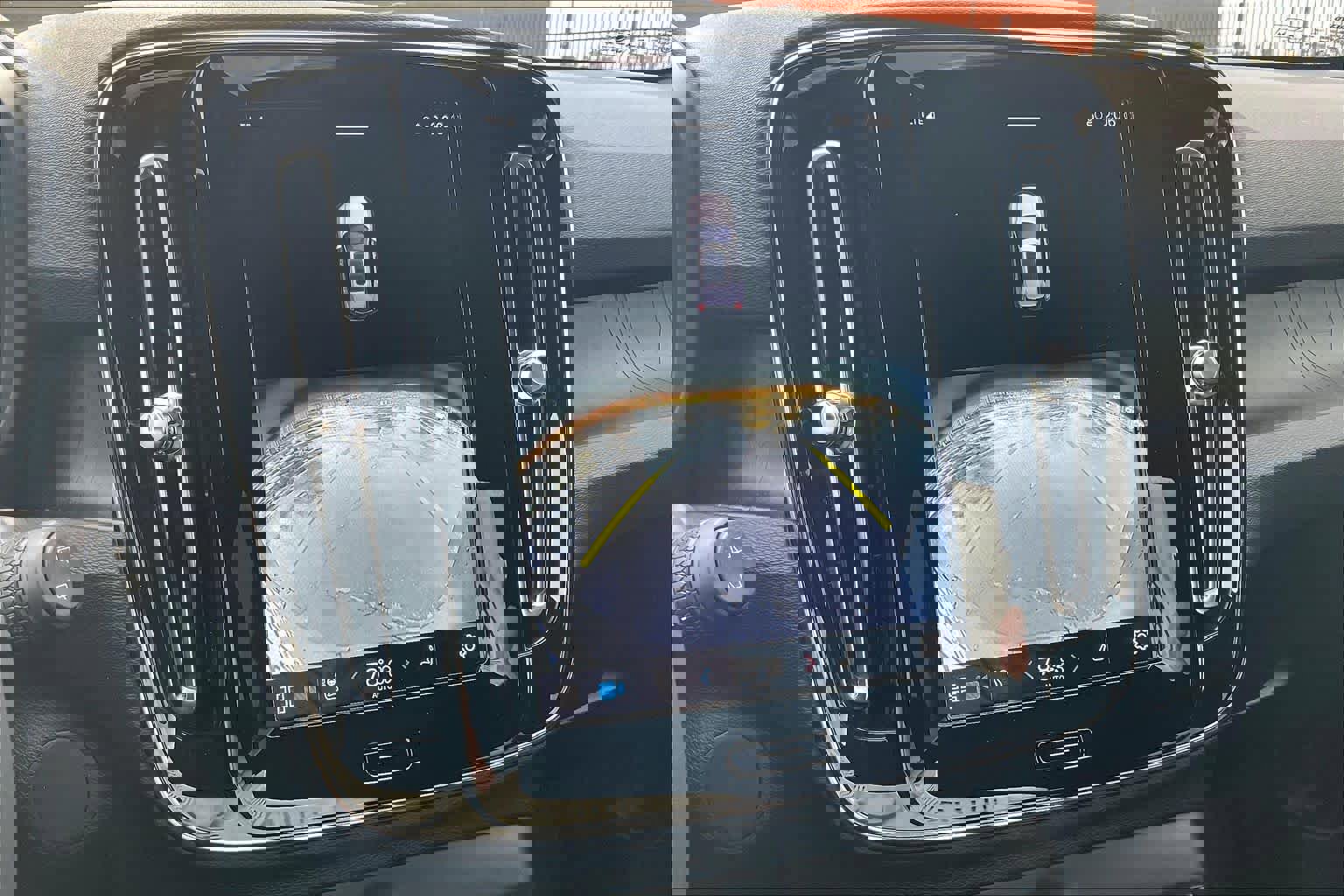 Used 2023 Volvo XC40 Recharge Ultimate image 24