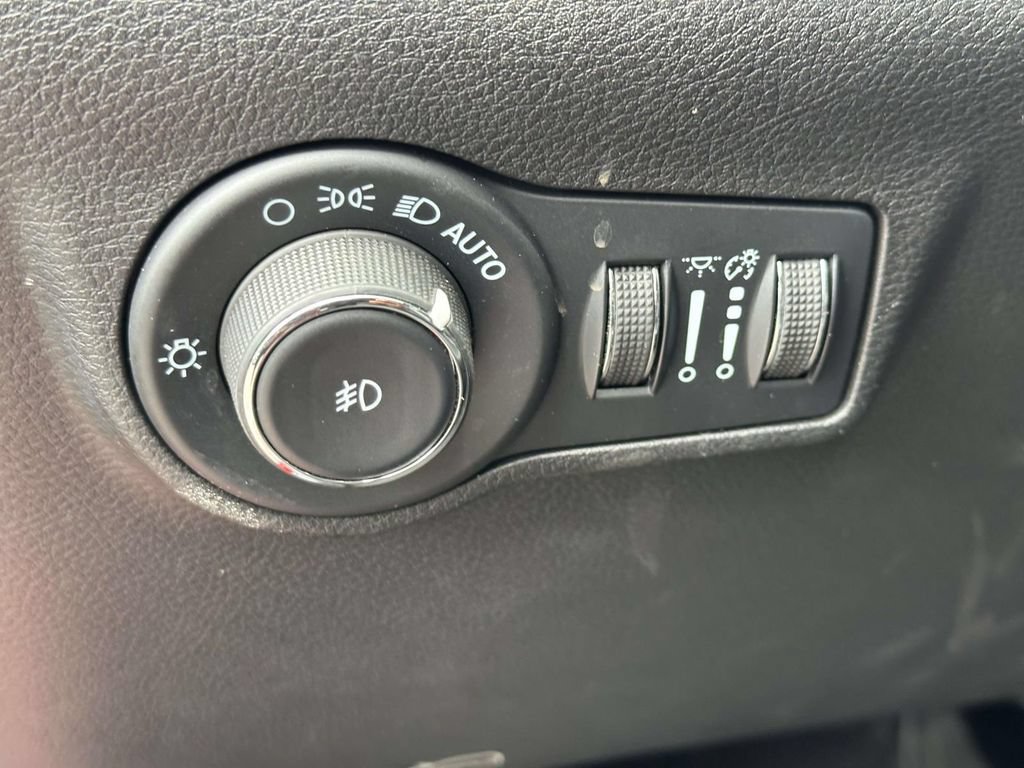 Used 2022 Jeep Compass Limited AWD/4WD image 21