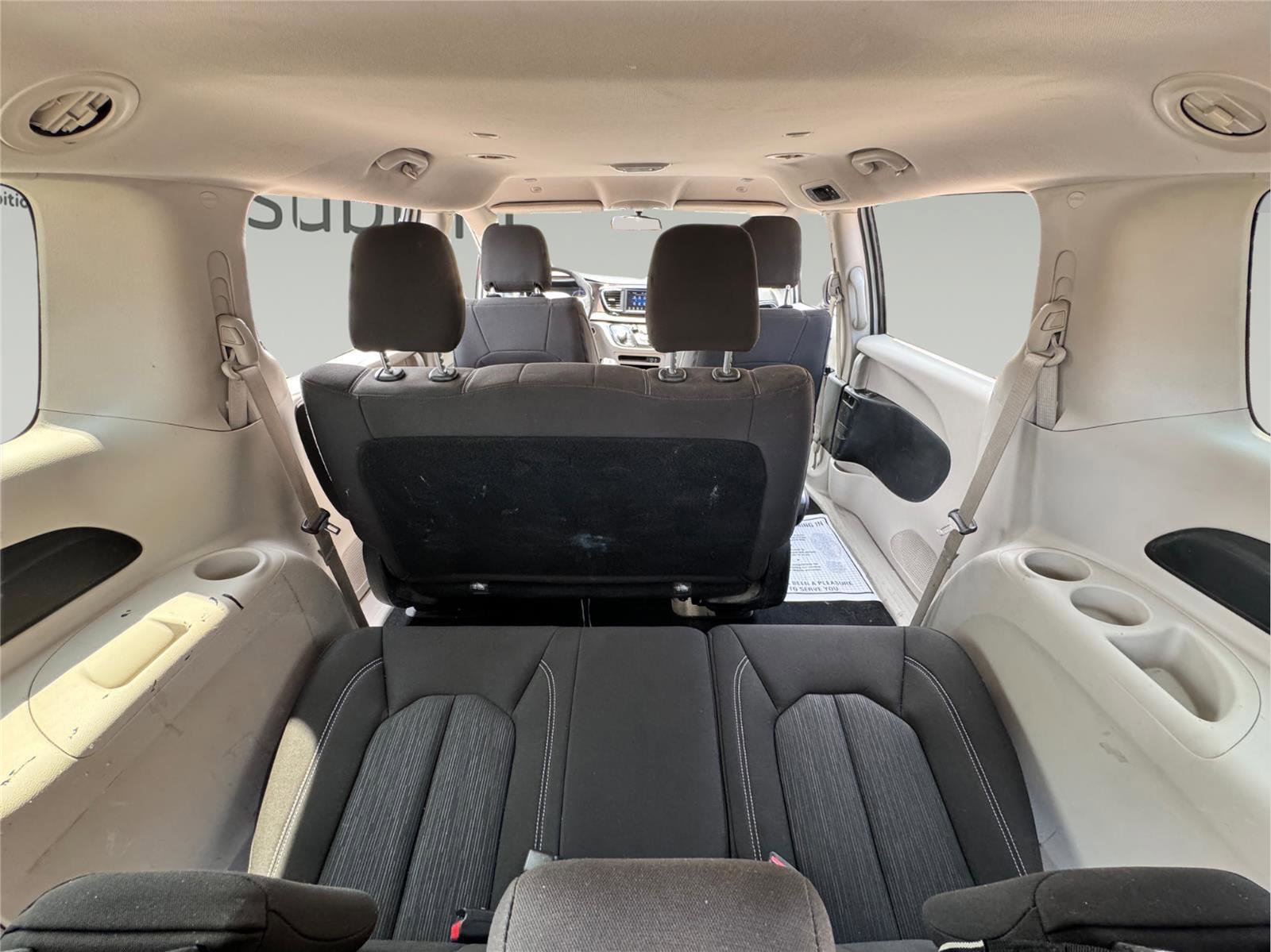 Used 2020 Chrysler Voyager L image 7