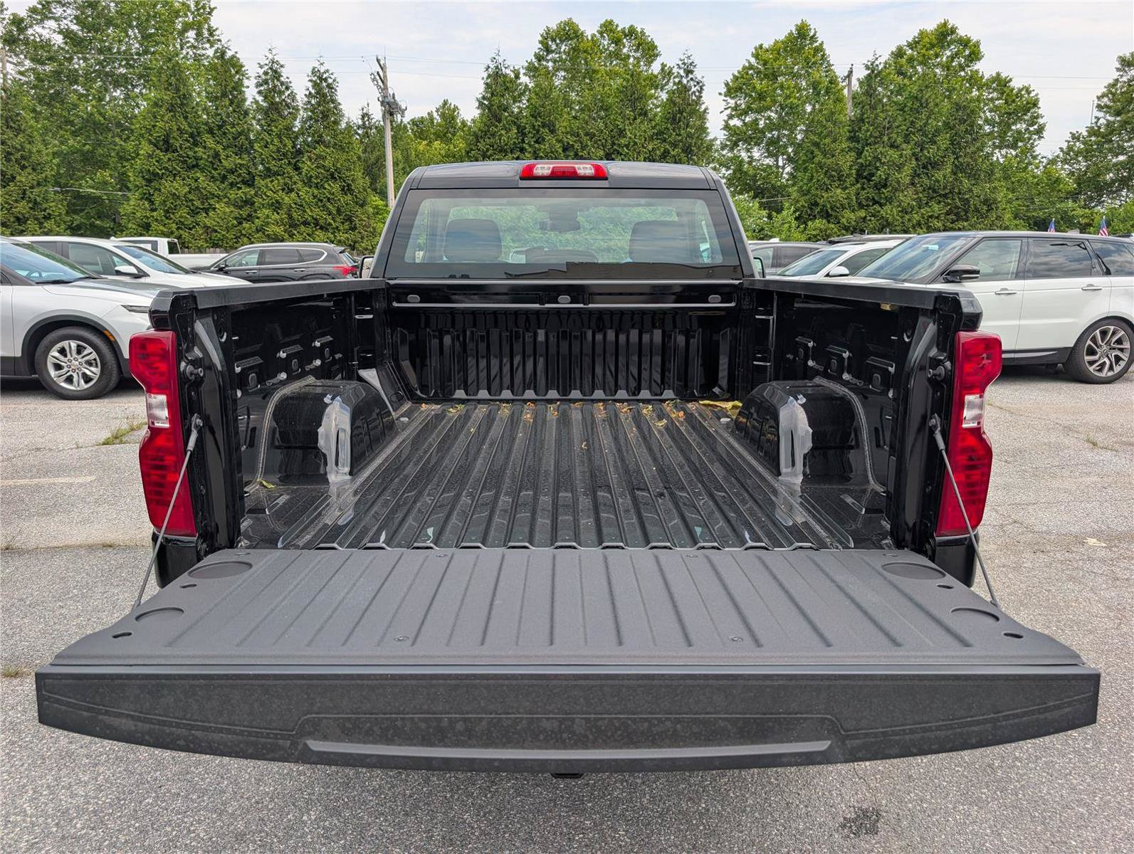 New 2026 Chevrolet Silverado 1500 W/T w/ LPO, Dark Essentials Package AWD/4WD image 8
