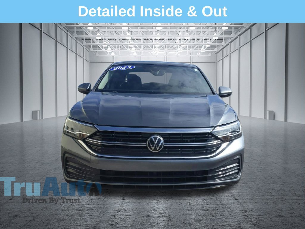 Used 2023 Volkswagen Jetta SE FWD image 2