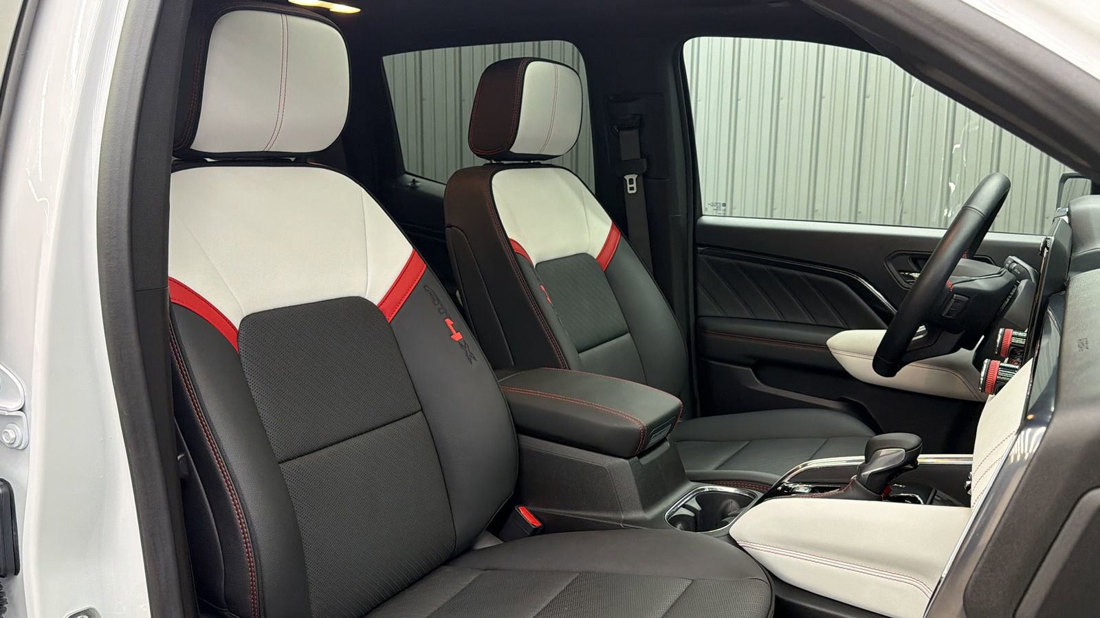 Used 2024 GMC Canyon AT4X image 37