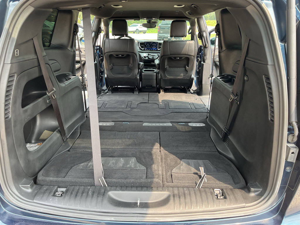 Used 2025 Chrysler Pacifica Select FWD image 40