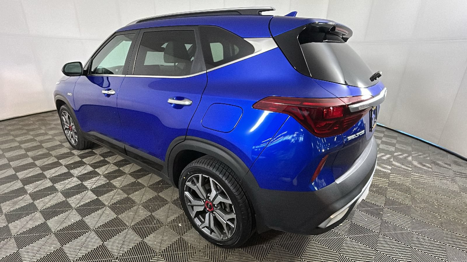 Used 2022 Kia Seltos SX w/ Sunroof Package AWD/4WD image 7