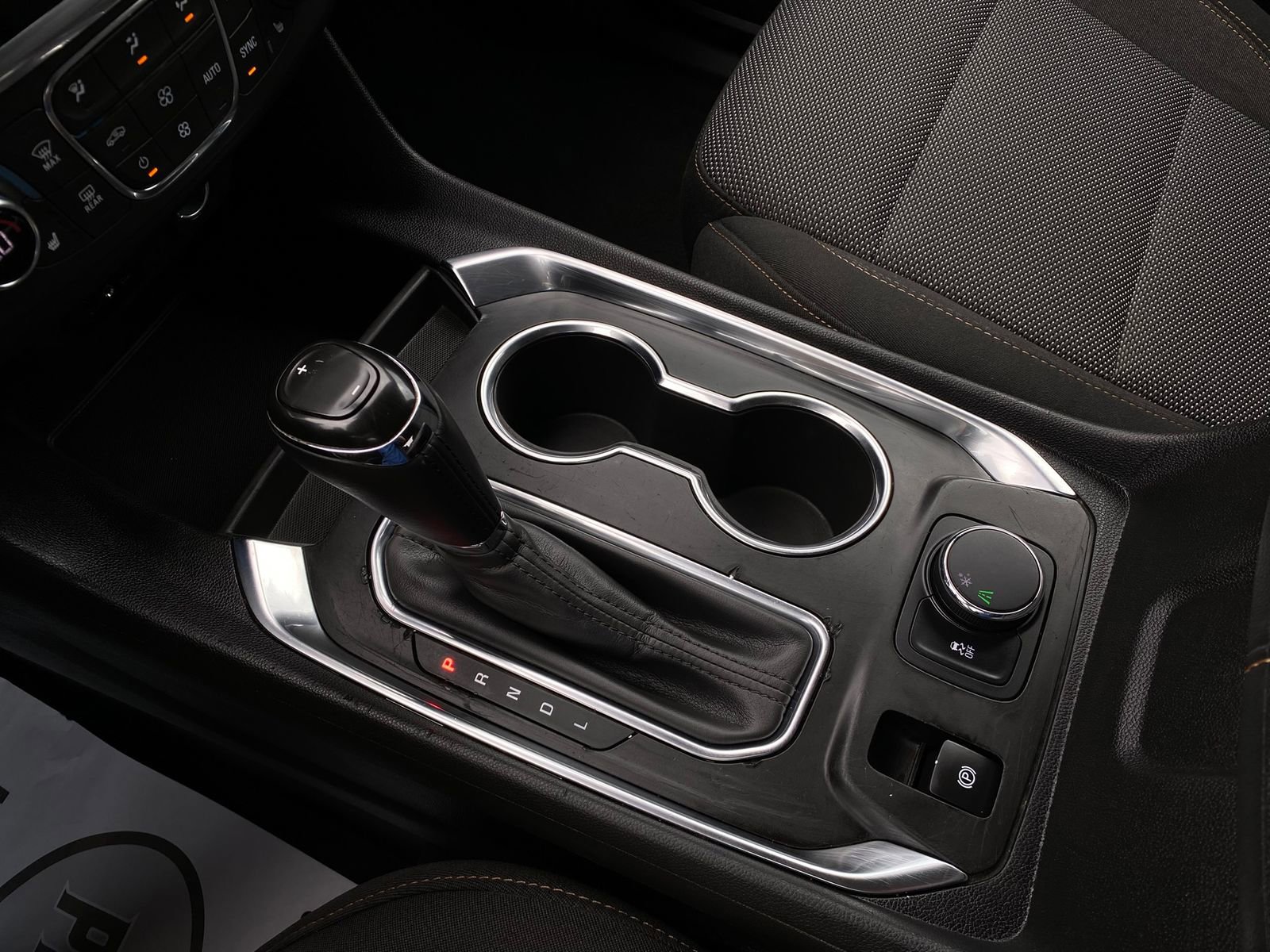 Used 2019 Chevrolet Traverse LT FWD image 16