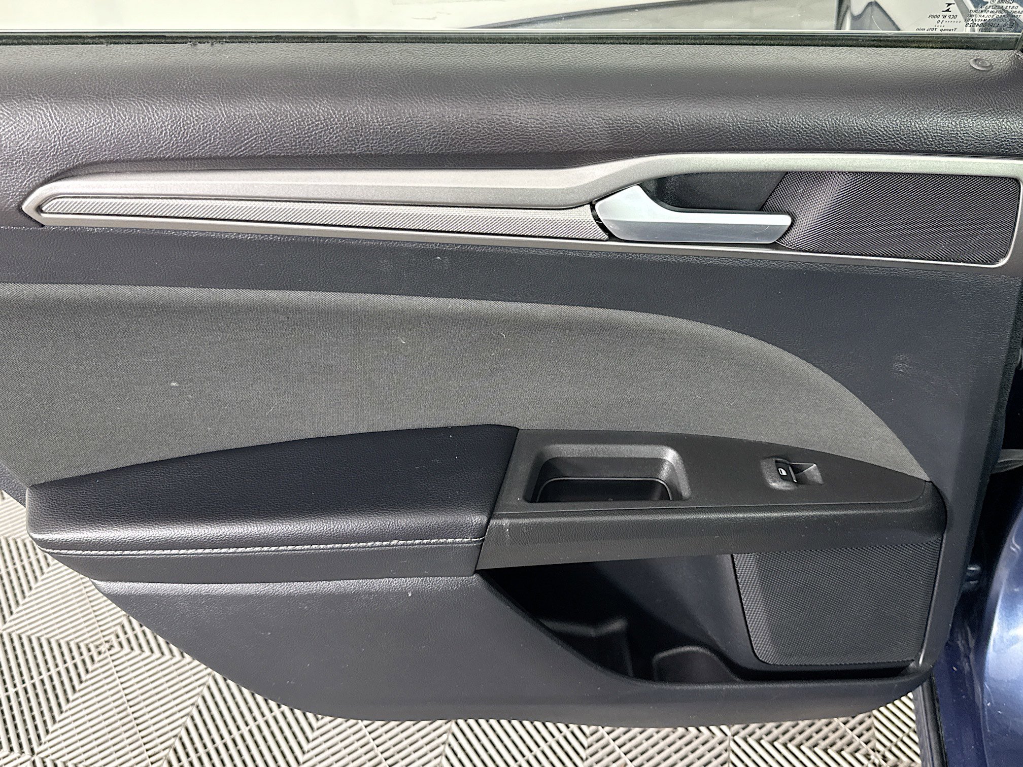 Used 2019 Ford Fusion SE FWD image 25