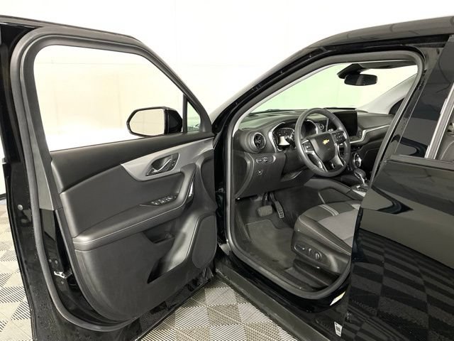 Used 2025 Chevrolet Blazer LT AWD/4WD image 26