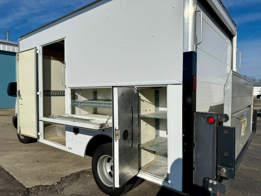 Used 2016 GMC Savana 3500 image 9