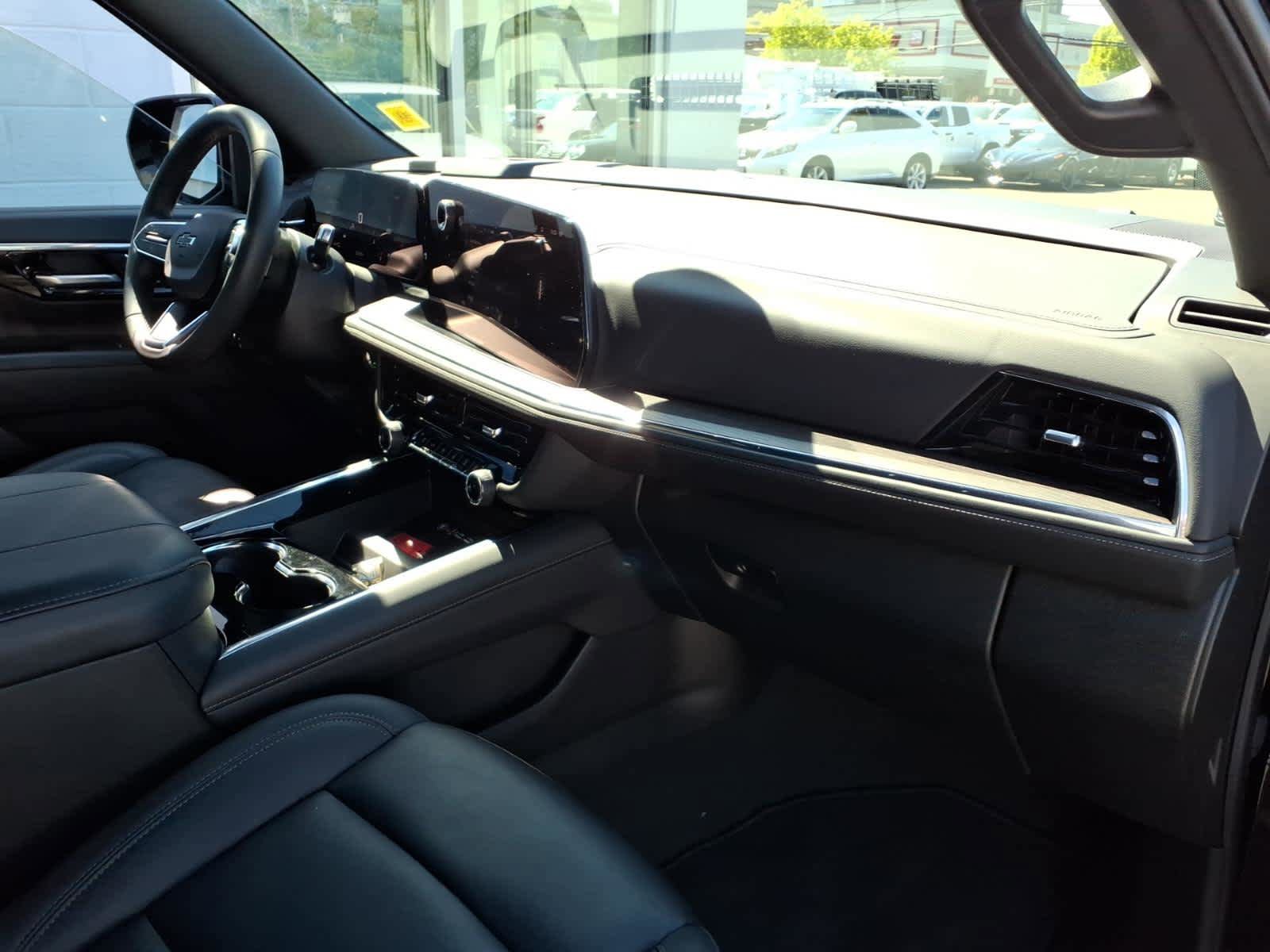 Used 2025 Chevrolet Suburban Z71 AWD/4WD image 19