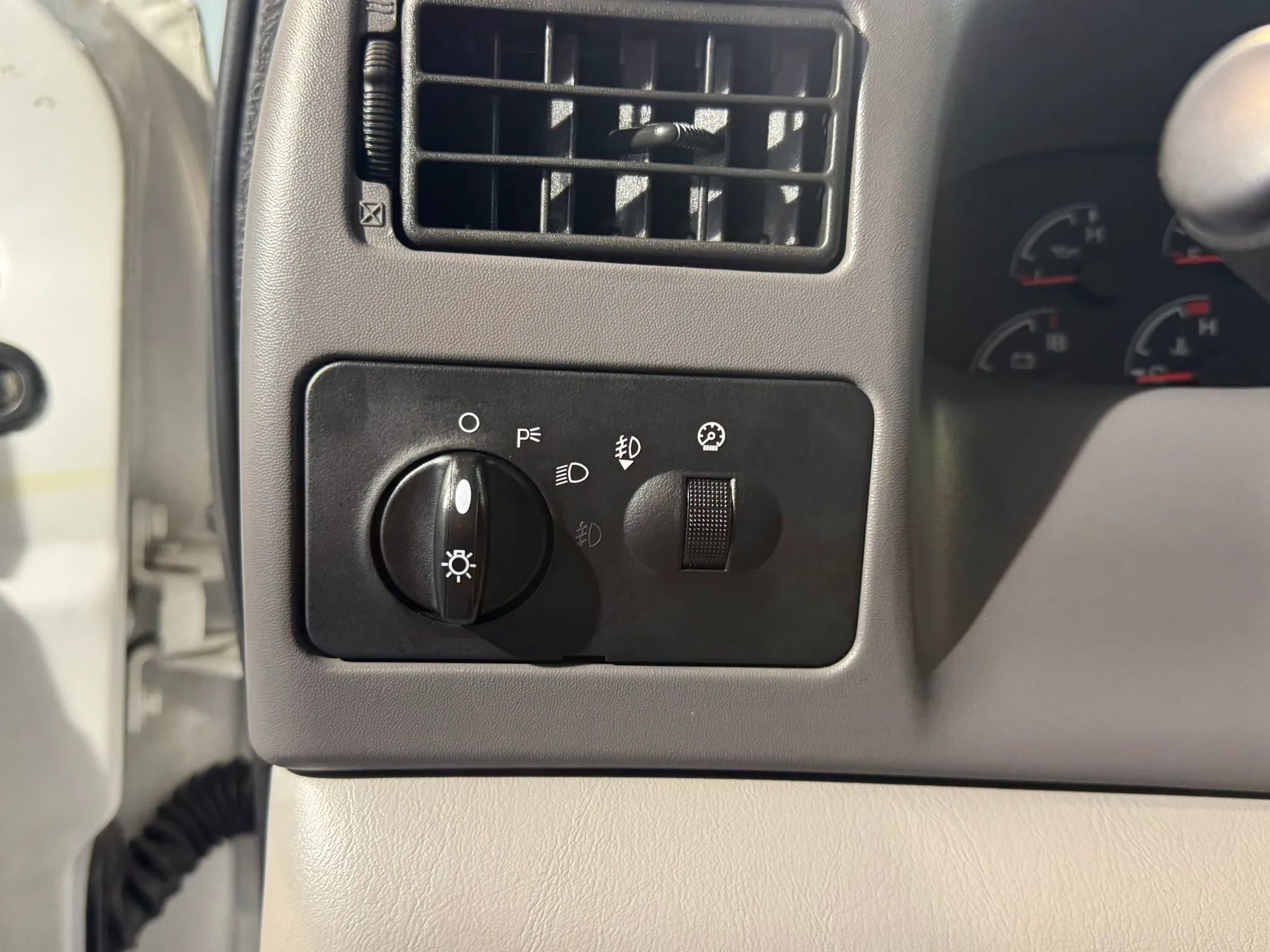 Used 2001 Ford F350 2WD Regular Cab Super Duty image 10