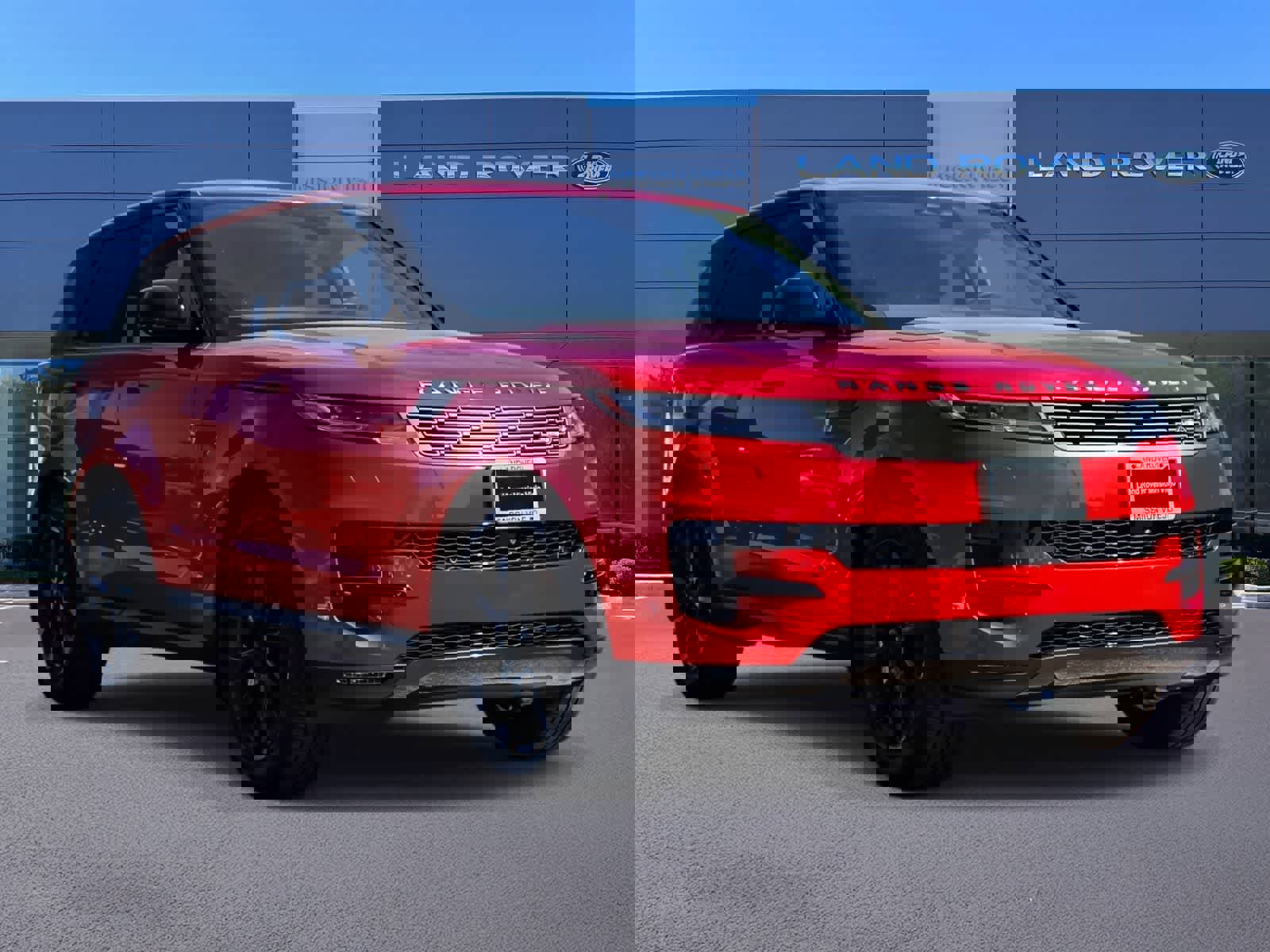 Used 2025 Land Rover Range Rover Sport image 3