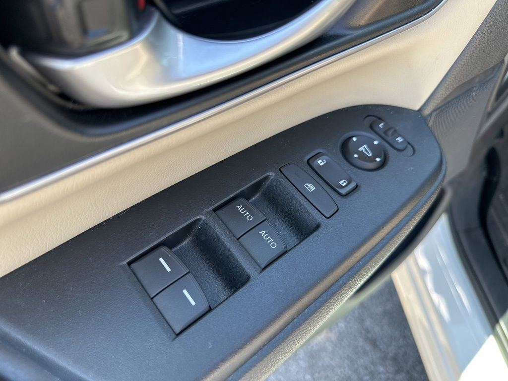 Used 2018 Honda CR-V Touring image 18