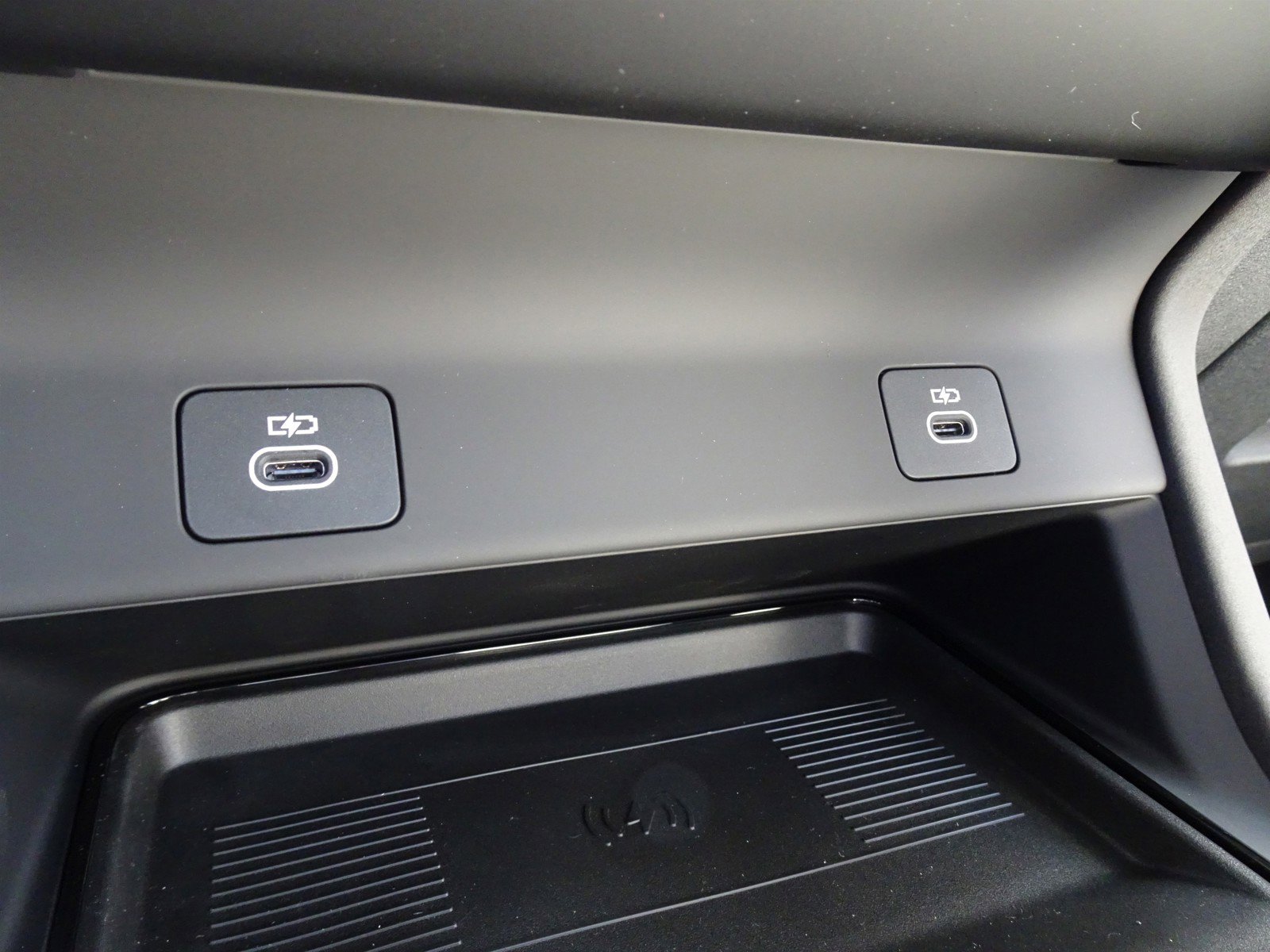 New 2025 Land Rover Discovery Sport S image 30