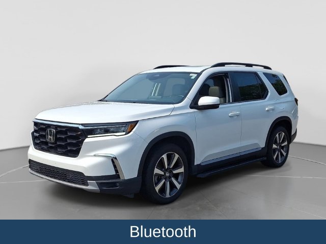 Used 2025 Honda Pilot Touring image 4