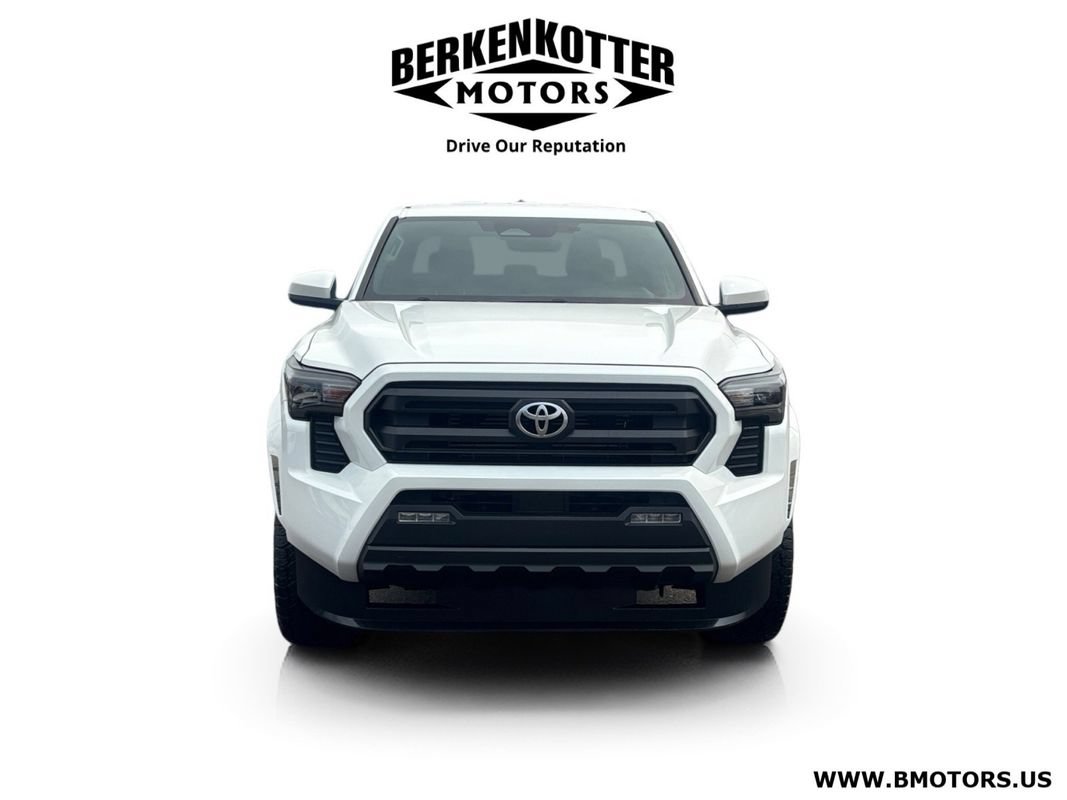 Used 2024 Toyota Tacoma SR5 AWD/4WD image 8