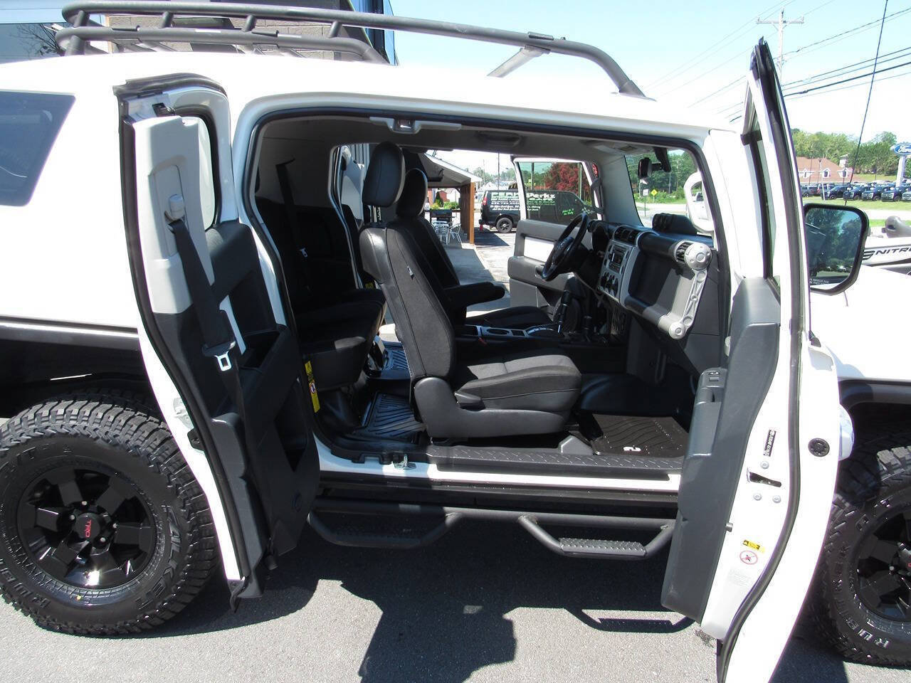 Used 2014 Toyota FJ Cruiser 4WD w/ Upgrade Package image 33