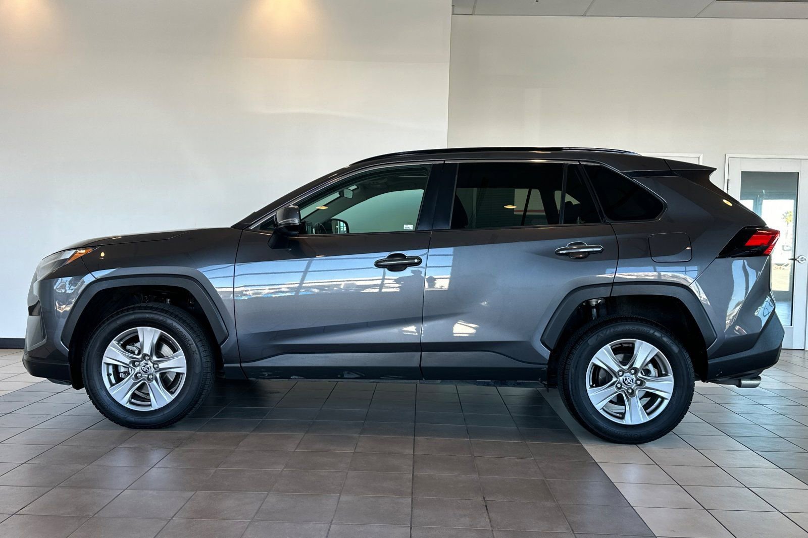 Certified 2022 Toyota RAV4 XLE w/ Convenience Package image 7