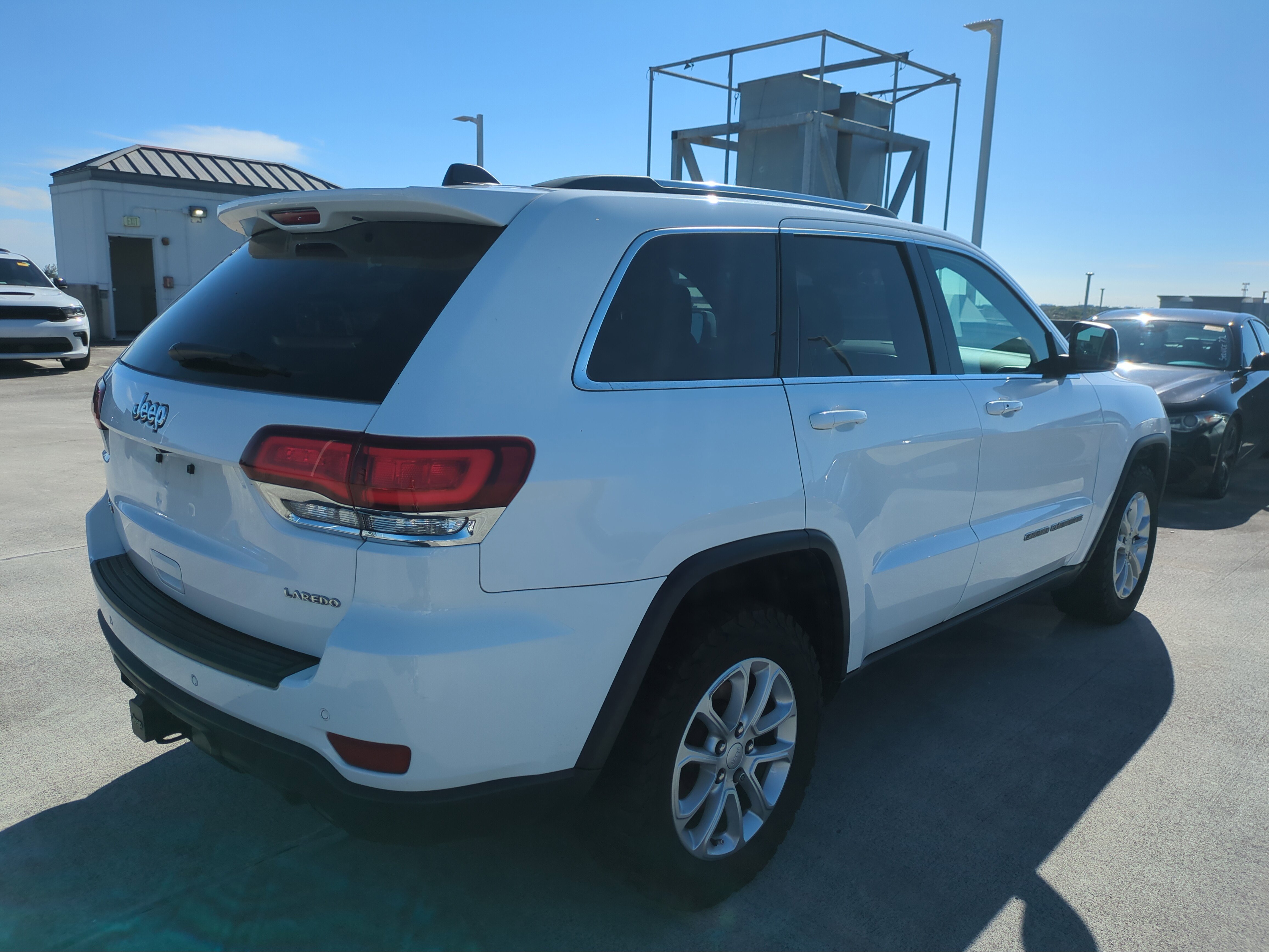 Used 2021 Jeep Grand Cherokee Laredo image 5