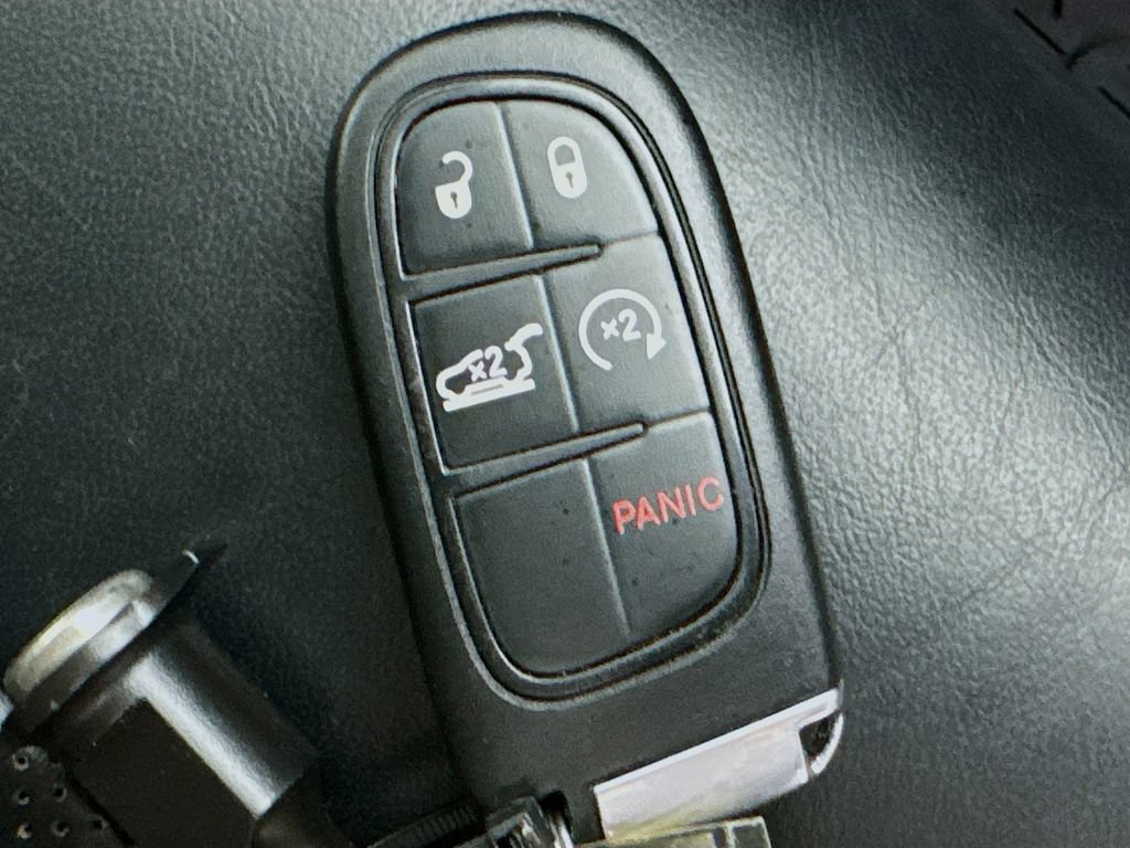 Used 2017 Jeep Cherokee High Altitude w/ Luxury Group AWD/4WD image 37