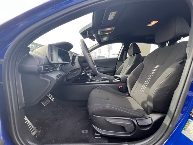 Certified 2025 Hyundai Elantra Sport image 18