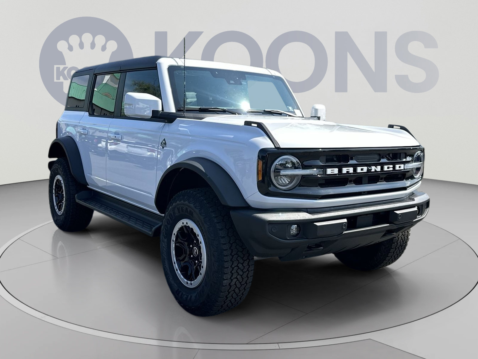 New 2025 Ford Bronco Outer Banks w/ Sasquatch Package AWD/4WD image 2