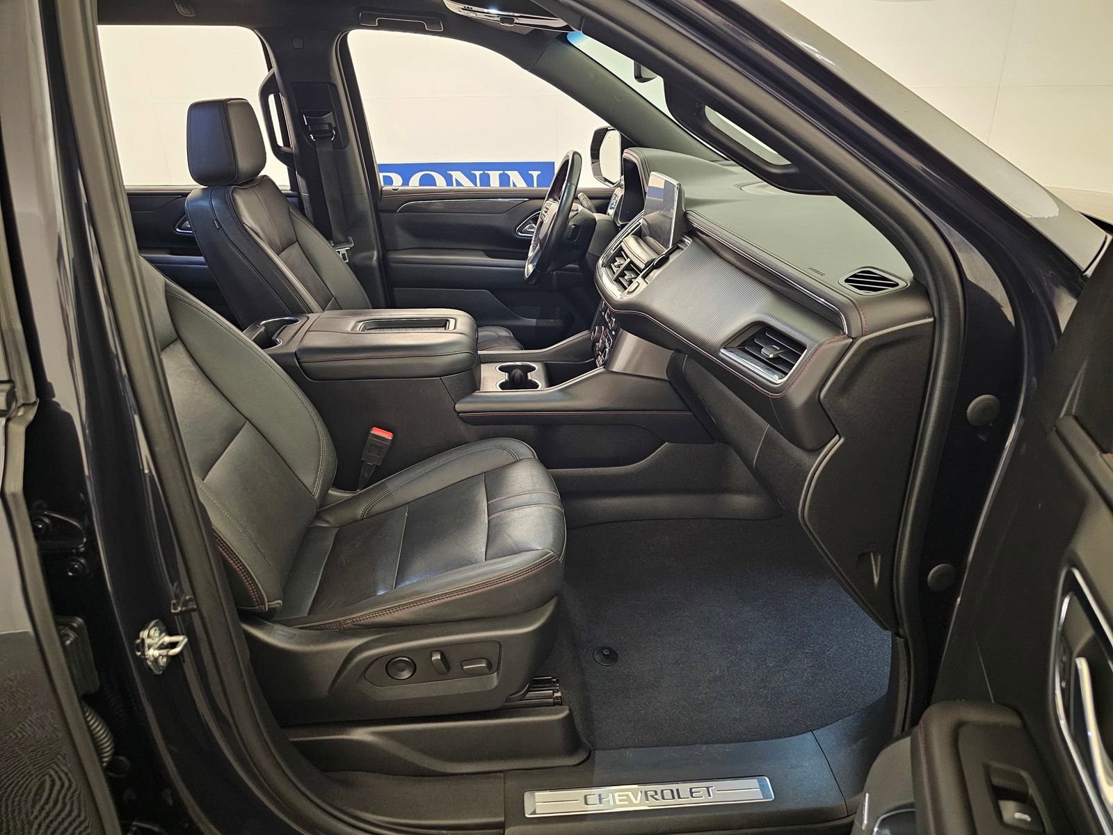 Used 2022 Chevrolet Suburban RST w/ Sport Performance Package image 26