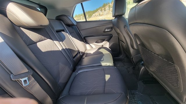 Used 2020 Chevrolet Trax LT w/ Sun & Sound Package image 41