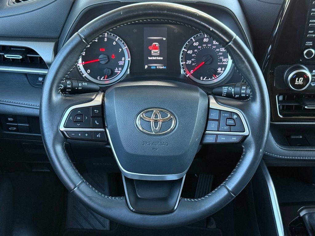 Used 2022 Toyota Highlander LE AWD/4WD image 20