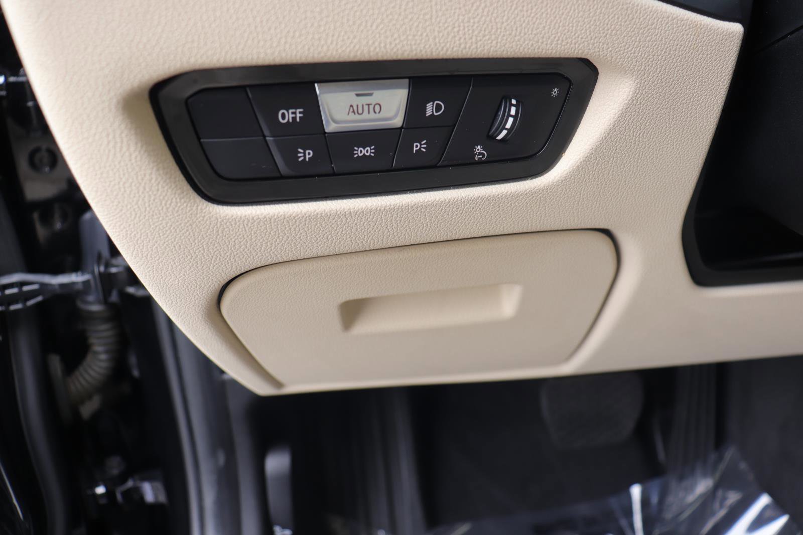 Used 2019 BMW 330i Sedan w/ Premium Package image 23