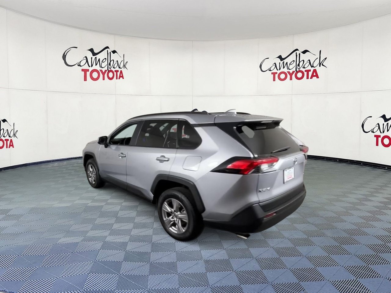 Used 2025 Toyota RAV4 XLE FWD image 8