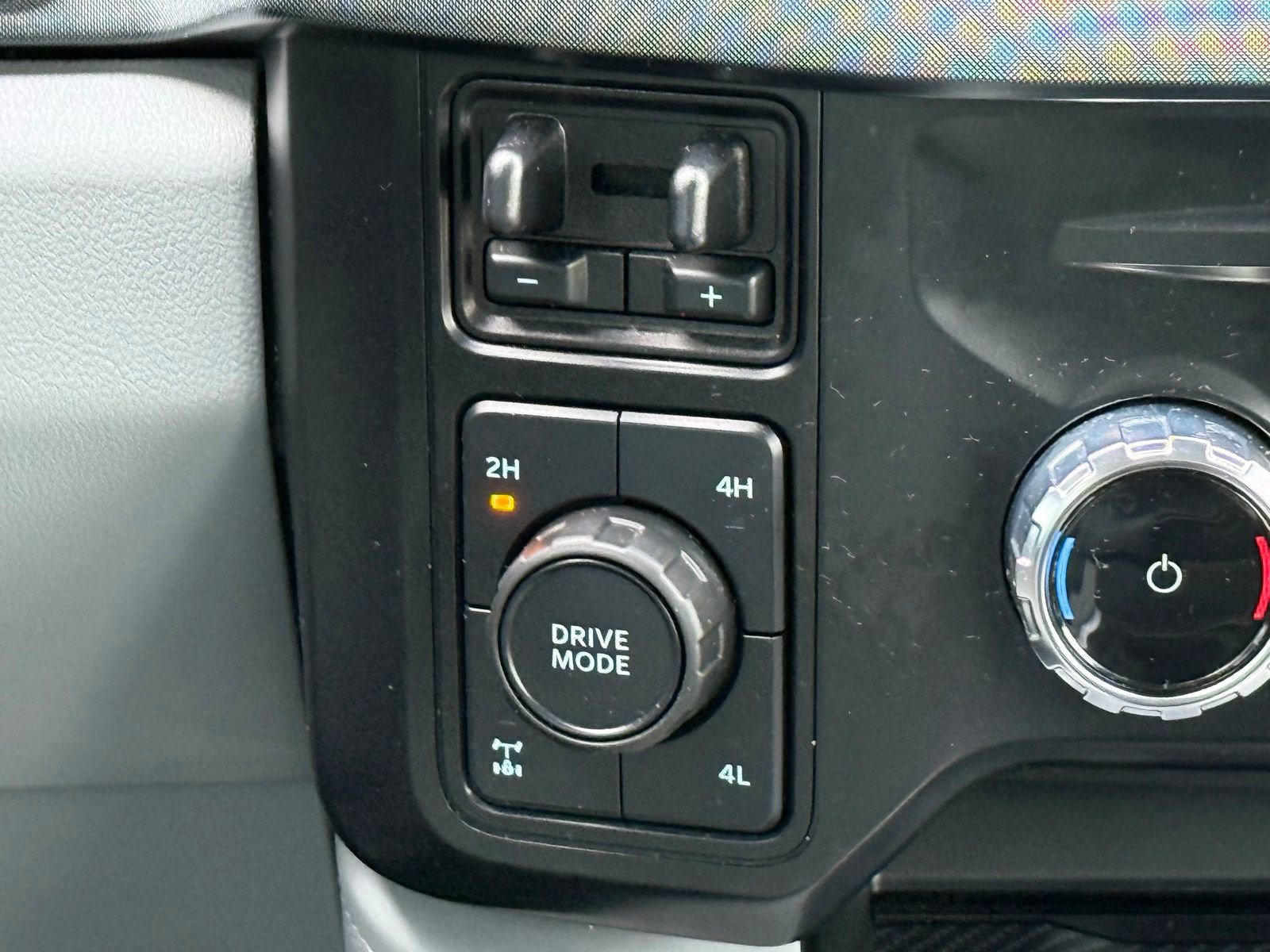 Used 2024 Ford F350 Limited AWD/4WD image 25