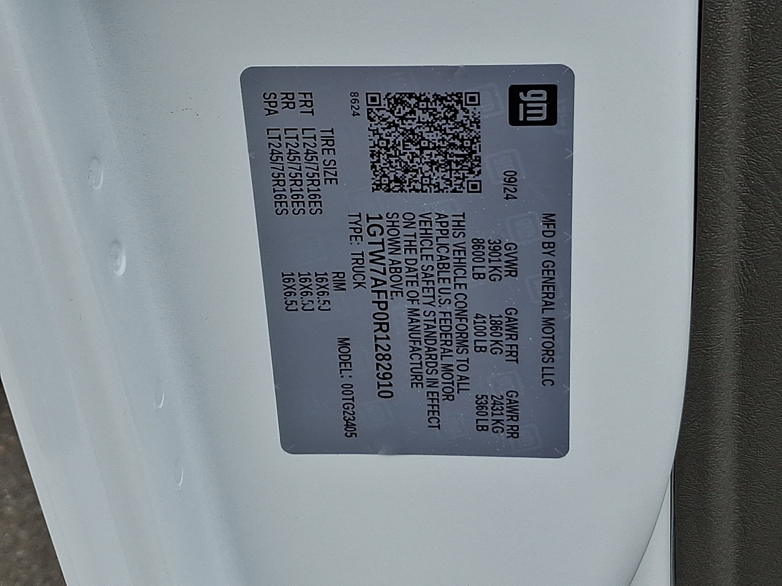 Certified 2024 GMC Savana 2500 w/ Driver Convenience Package image 26