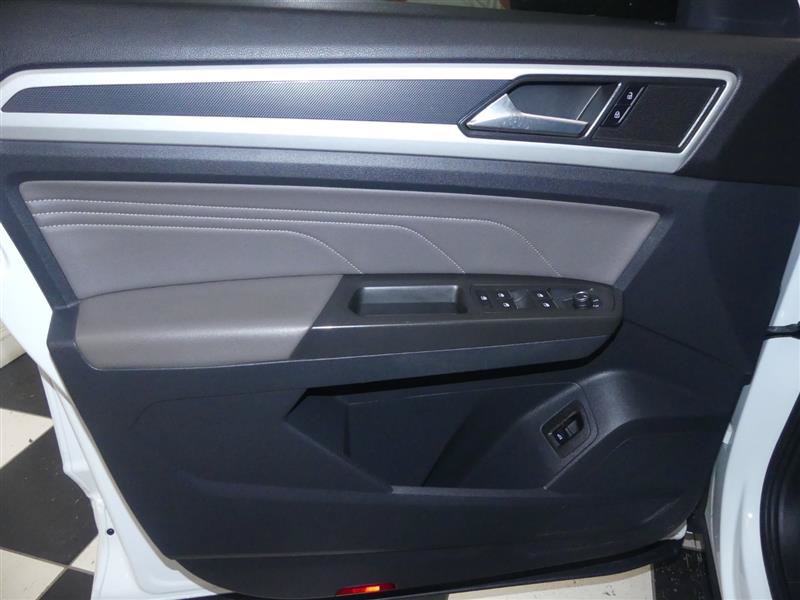 Used 2022 Volkswagen Atlas Cross Sport SEL R-Line AWD/4WD image 27