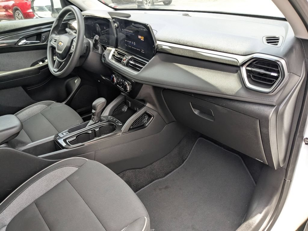 Used 2025 Chevrolet TrailBlazer LT AWD/4WD image 26