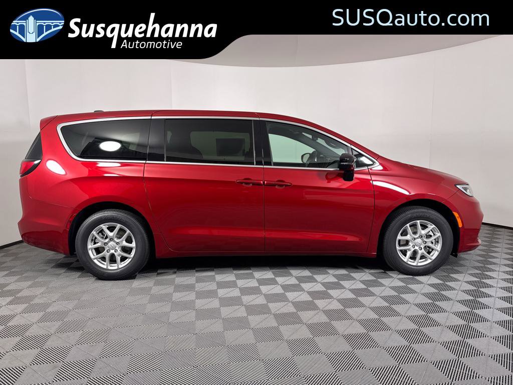 New 2026 Chrysler Pacifica Select image 8